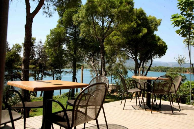 Δελφοί: Κλειδώθηκε στην καφετέρια και απειλούσε να αυτοκτονήσει